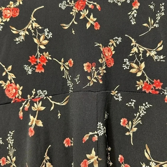 Kaileigh Faux Wrap Knit Dress – Black Floral (Size L) - Picture 7 of 7
